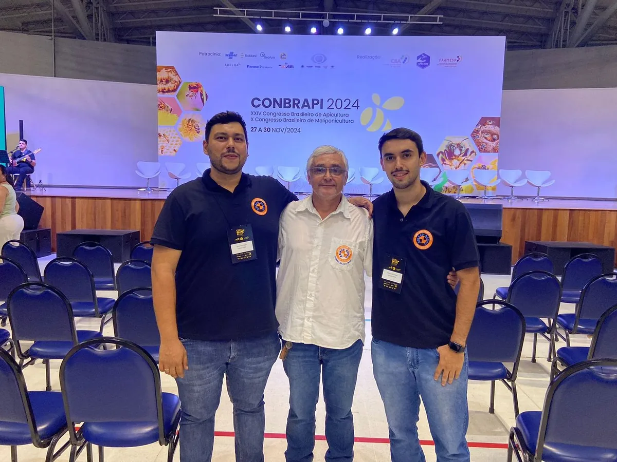 Família do Apiário Balaco Brabo no Congresso Brasileiro de Apicultura de 2024